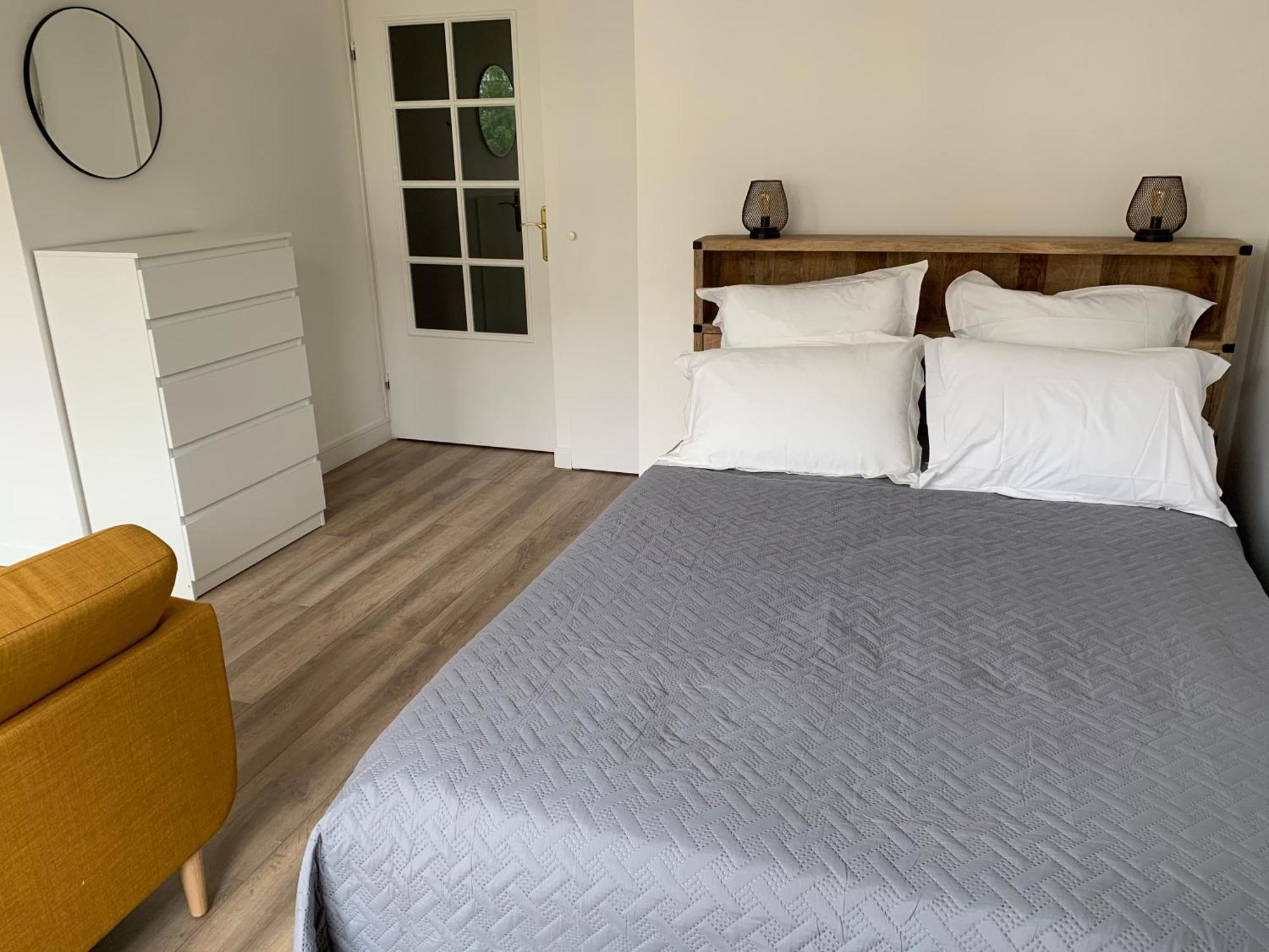 Beautiful Studio Located South Of Paris Bourg-la-Reine Room photo